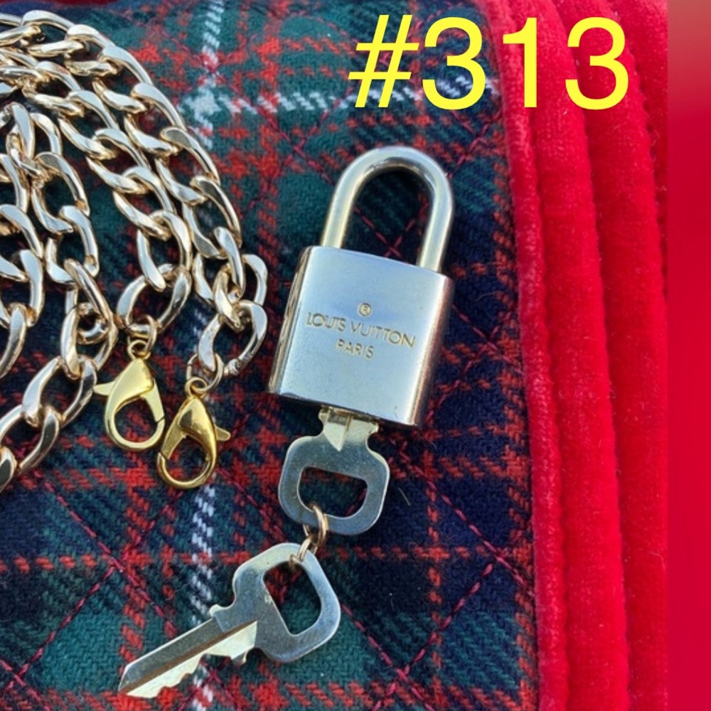 *️⃣3️⃣1️⃣3️⃣*️⃣AUTHENTIC Louis Vuitton Padlock+two keys Comes w/Custom necklace